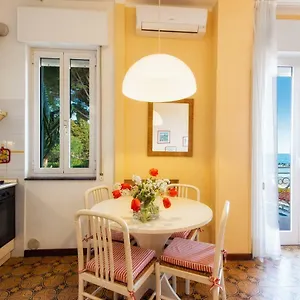 villa-marina-apartments.hotelitalianriviera.com/